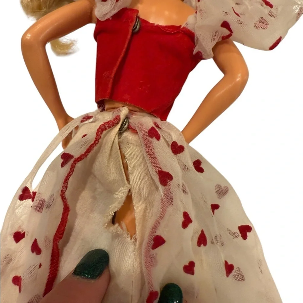 LOVING YOU Barbie Doll #7072 – Mattel (1983) Head is 1976.  Body is 1966.